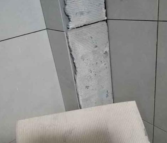 昭通市瓷砖空鼓维修公司分享下厨房瓷砖脱落的补救措施。